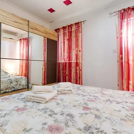Apartament Cosy 2br With Balcony & Sofabed In St Pauls By 360 Estates *