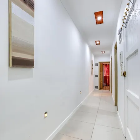 Διαμέρισμα Cosy 2br With Balcony & Sofabed In St Pauls By 360 Estates